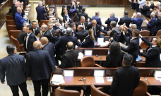 فيديو: إخراج نواب المشتركة أثناء خطاب بنس في الكنيست